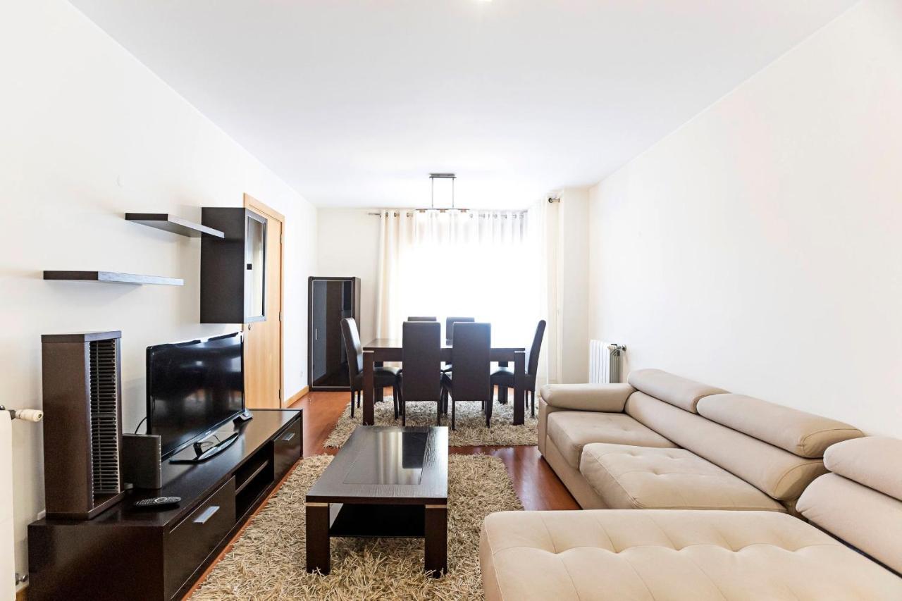 2Br Flat By Metro W/ Free Parking By Lovelystay فيلا نوفا دي غايا المظهر الخارجي الصورة