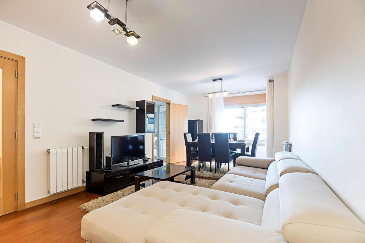 2Br Flat By Metro W/ Free Parking By Lovelystay فيلا نوفا دي غايا المظهر الخارجي الصورة
