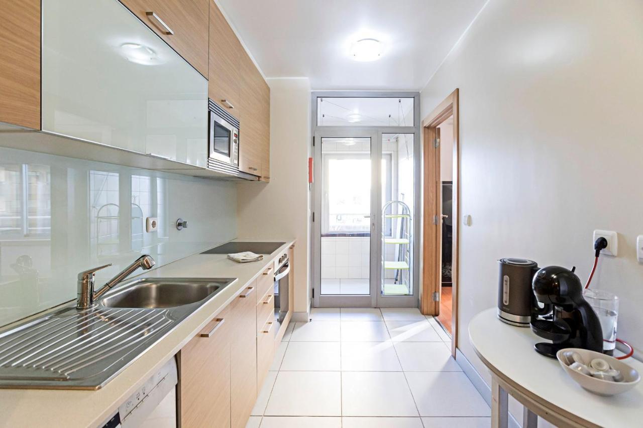 2Br Flat By Metro W/ Free Parking By Lovelystay فيلا نوفا دي غايا المظهر الخارجي الصورة