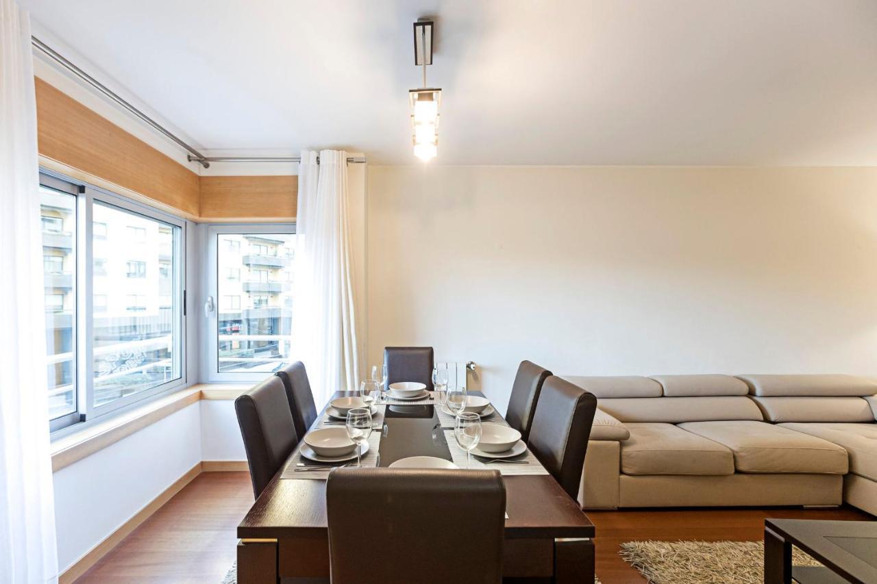 2Br Flat By Metro W/ Free Parking By Lovelystay فيلا نوفا دي غايا المظهر الخارجي الصورة