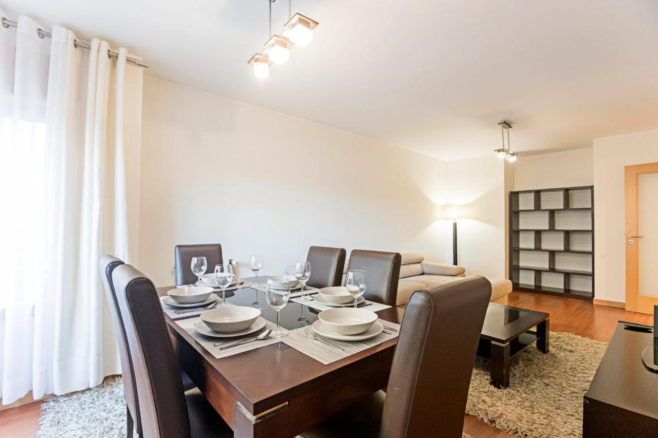 2Br Flat By Metro W/ Free Parking By Lovelystay فيلا نوفا دي غايا المظهر الخارجي الصورة