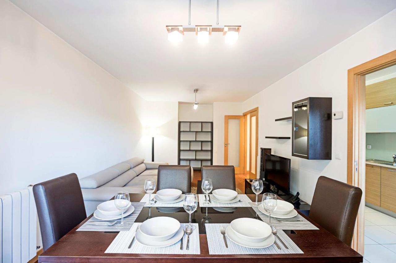 2Br Flat By Metro W/ Free Parking By Lovelystay فيلا نوفا دي غايا المظهر الخارجي الصورة