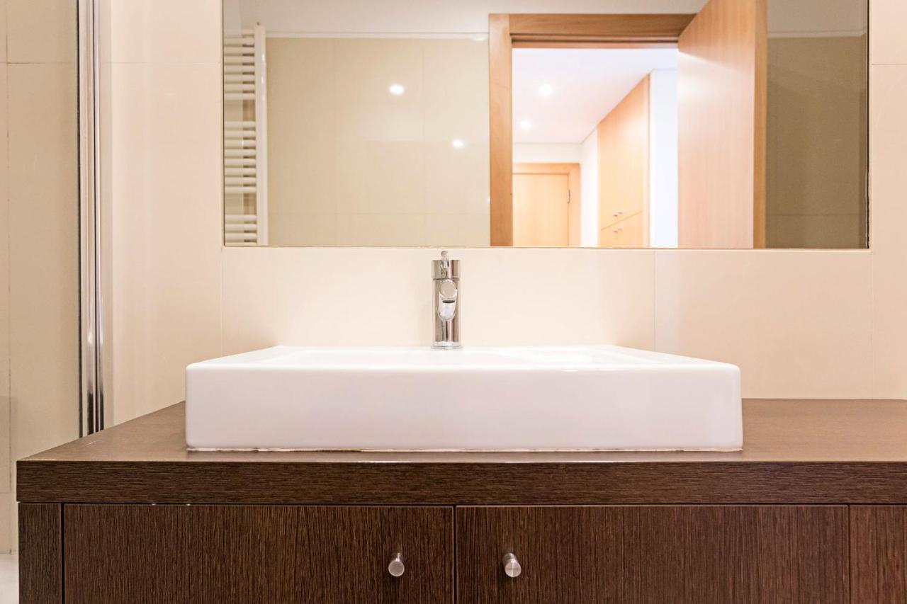 2Br Flat By Metro W/ Free Parking By Lovelystay فيلا نوفا دي غايا المظهر الخارجي الصورة